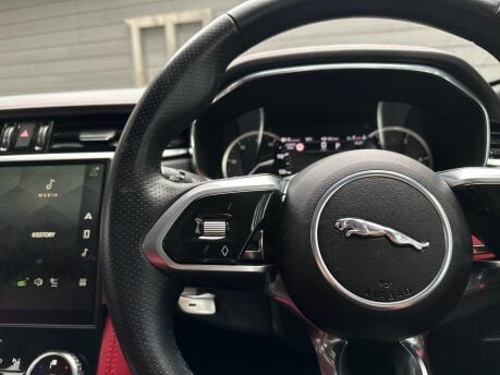 Jaguar F-Pace R-DYNAMIC BLACK MHEV 32
