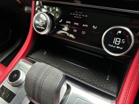 Jaguar F-Pace R-DYNAMIC BLACK MHEV 24