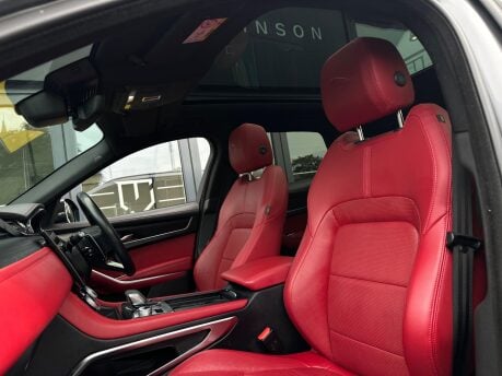 Jaguar F-Pace R-DYNAMIC BLACK MHEV 49