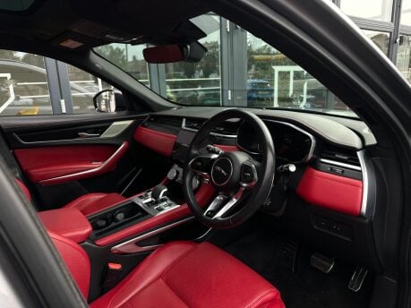 Jaguar F-Pace R-DYNAMIC BLACK MHEV 53