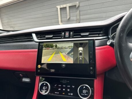 Jaguar F-Pace R-DYNAMIC BLACK MHEV 25