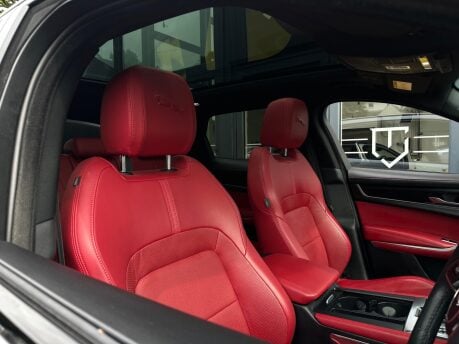 Jaguar F-Pace R-DYNAMIC BLACK MHEV 16