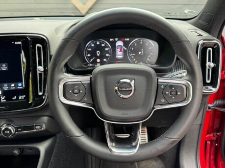 Volvo XC40 T3 R-DESIGN 15