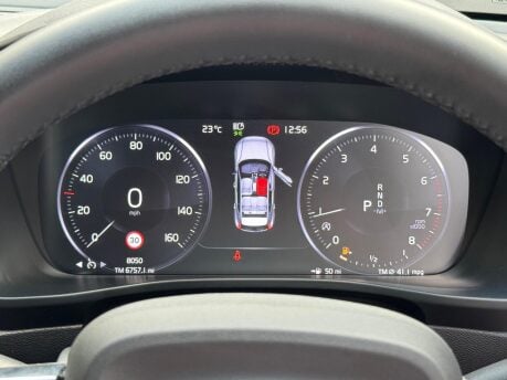 Volvo XC40 T3 R-DESIGN 32