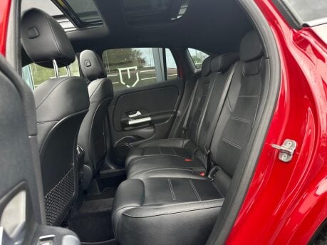 Mercedes-Benz GLA AMG GLA 35 4MATIC PREMIUM PLUS 33