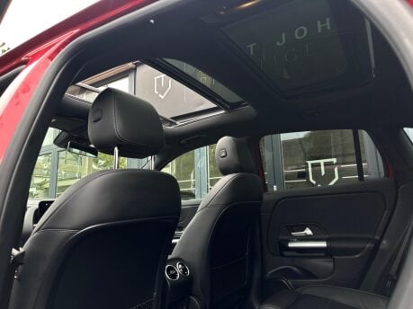 Mercedes-Benz GLA AMG GLA 35 4MATIC PREMIUM PLUS 32