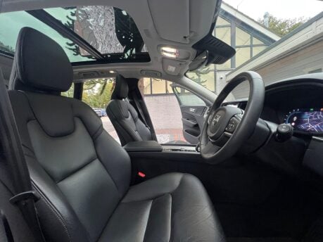 Volvo XC60 RECHARGE T6 CORE AWD 8