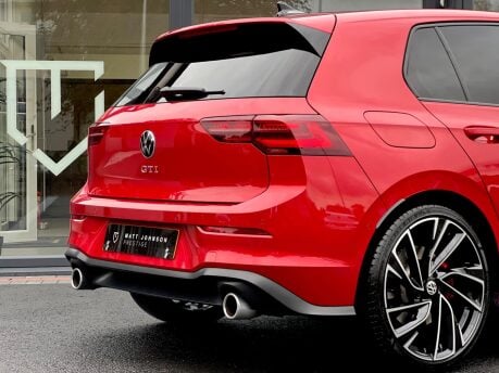 Volkswagen Golf GTI TSI DSG 12
