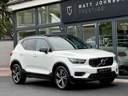Volvo XC40 T3 R-DESIGN 1