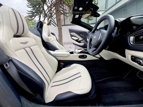 Aston Martin Vantage V8 ROADSTER 12