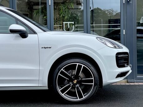 Porsche Cayenne V6 PLATINUM EDITION 30