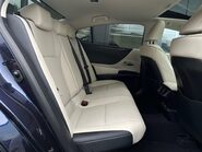 Lexus Es 300H 9