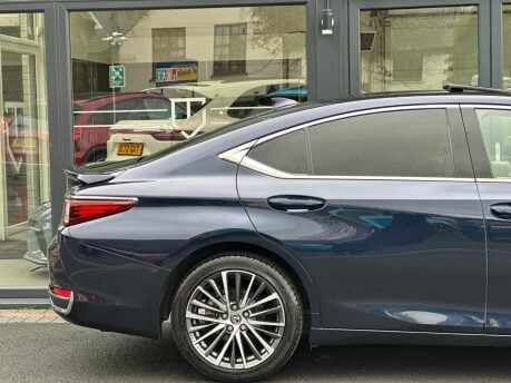 Lexus Es 300H 8