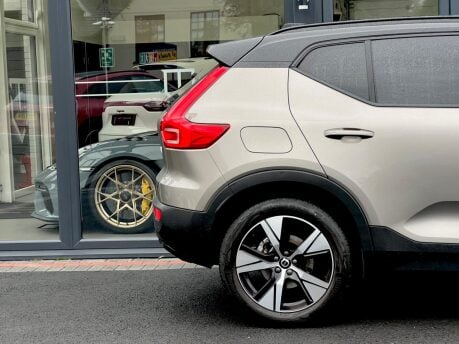 Volvo XC40 RECHARGE T4 R-DESIGN 27