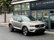 Volvo XC40 RECHARGE T4 R-DESIGN 1