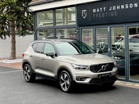 Volvo XC40 RECHARGE T4 R-DESIGN 1