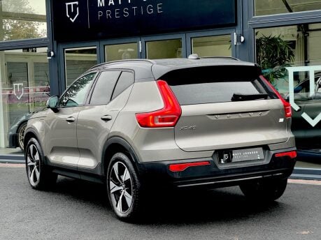 Volvo XC40 RECHARGE T4 R-DESIGN 24