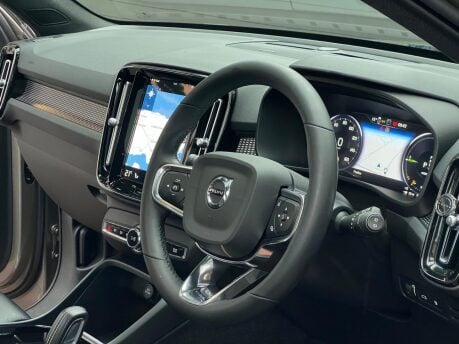 Volvo XC40 RECHARGE T4 R-DESIGN 13