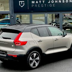 Volvo XC40 RECHARGE T4 R-DESIGN 2