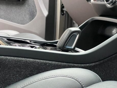 Volvo XC40 RECHARGE T4 R-DESIGN 12