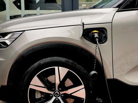 Volvo XC40 RECHARGE T4 R-DESIGN 2