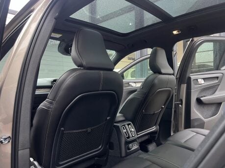 Volvo XC40 RECHARGE T4 R-DESIGN 18