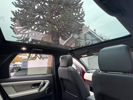 Land Rover Discovery Sport R-DYNAMIC SE PHEV 2