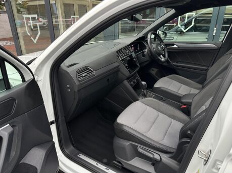Volkswagen Tiguan 1.5 TSI EVO R-Line Tech DSG Euro 6 (s/s) 5dr 38