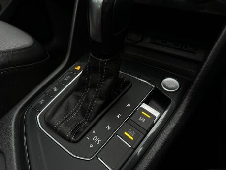 Volkswagen Tiguan 1.5 TSI EVO R-Line Tech DSG Euro 6 (s/s) 5dr 60