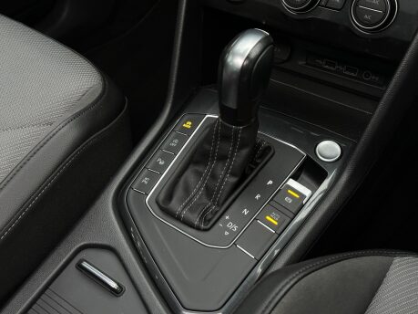 Volkswagen Tiguan 1.5 TSI EVO R-Line Tech DSG Euro 6 (s/s) 5dr 56