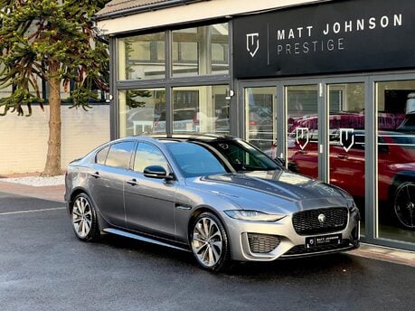 Jaguar XE R-DYNAMIC SE BLACK