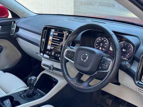 Volvo XC40 T3 INSCRIPTION PRO 8