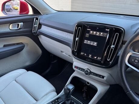 Volvo XC40 T3 INSCRIPTION PRO 27