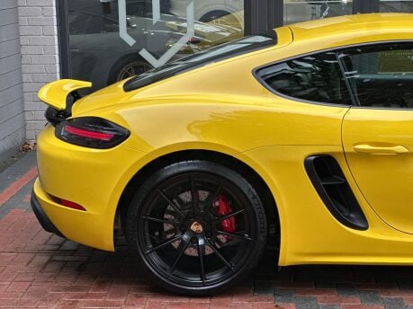 Porsche 718 Cayman CAYMAN GTS 62
