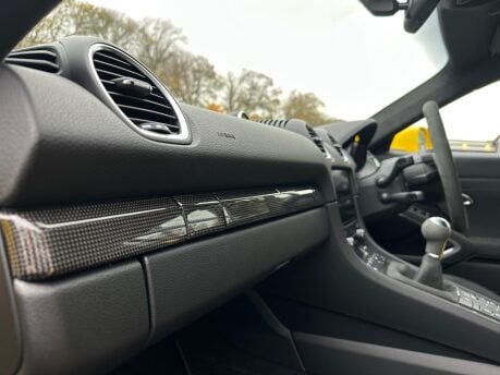 Porsche 718 Cayman CAYMAN GTS 54