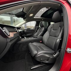 Volvo XC60 2.0h T8 Recharge 18.8kWh Ultimate Dark Auto AWD Euro 6 (s/s) 5dr 3