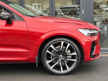 Volvo XC60 2.0h T8 Recharge 18.8kWh Ultimate Dark Auto AWD Euro 6 (s/s) 5dr 48