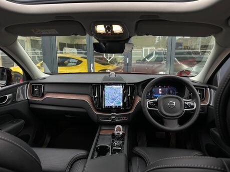 Volvo XC60 2.0h T8 Recharge 18.8kWh Ultimate Dark Auto AWD Euro 6 (s/s) 5dr 8