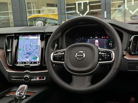 Volvo XC60 2.0h T8 Recharge 18.8kWh Ultimate Dark Auto AWD Euro 6 (s/s) 5dr 7