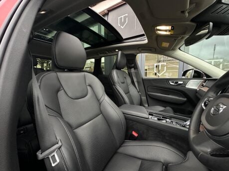 Volvo XC60 2.0h T8 Recharge 18.8kWh Ultimate Dark Auto AWD Euro 6 (s/s) 5dr 42