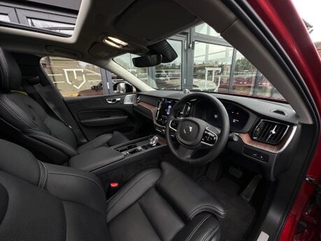 Volvo XC60 2.0h T8 Recharge 18.8kWh Ultimate Dark Auto AWD Euro 6 (s/s) 5dr 41