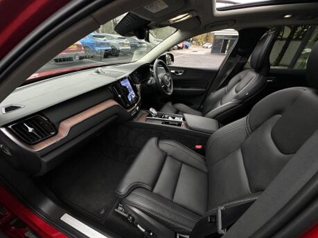 Volvo XC60 2.0h T8 Recharge 18.8kWh Ultimate Dark Auto AWD Euro 6 (s/s) 5dr 26