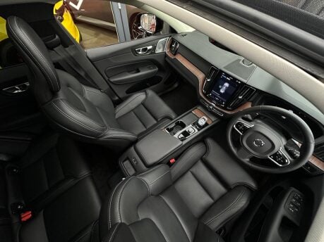 Volvo XC60 2.0h T8 Recharge 18.8kWh Ultimate Dark Auto AWD Euro 6 (s/s) 5dr 35