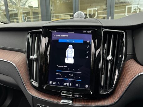 Volvo XC60 2.0h T8 Recharge 18.8kWh Ultimate Dark Auto AWD Euro 6 (s/s) 5dr 10