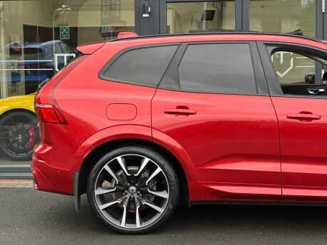 Volvo XC60 2.0h T8 Recharge 18.8kWh Ultimate Dark Auto AWD Euro 6 (s/s) 5dr 46