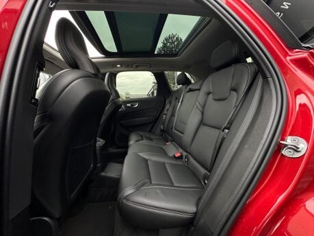 Volvo XC60 2.0h T8 Recharge 18.8kWh Ultimate Dark Auto AWD Euro 6 (s/s) 5dr 5