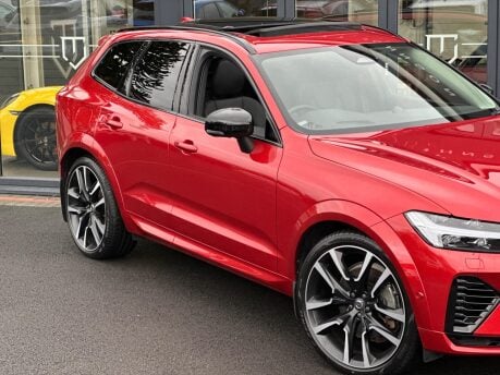Volvo XC60 2.0h T8 Recharge 18.8kWh Ultimate Dark Auto AWD Euro 6 (s/s) 5dr 31