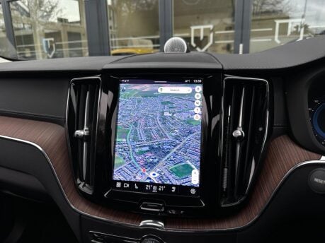 Volvo XC60 2.0h T8 Recharge 18.8kWh Ultimate Dark Auto AWD Euro 6 (s/s) 5dr 9