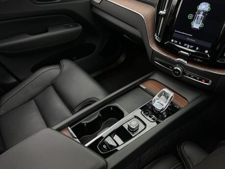 Volvo XC60 2.0h T8 Recharge 18.8kWh Ultimate Dark Auto AWD Euro 6 (s/s) 5dr 15