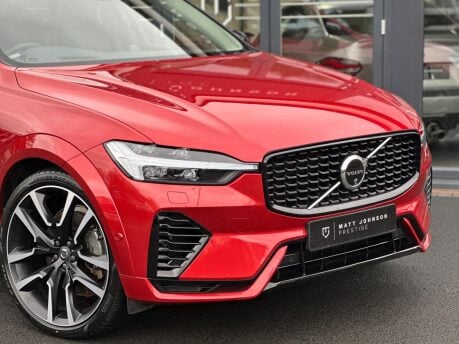 Volvo XC60 2.0h T8 Recharge 18.8kWh Ultimate Dark Auto AWD Euro 6 (s/s) 5dr 32